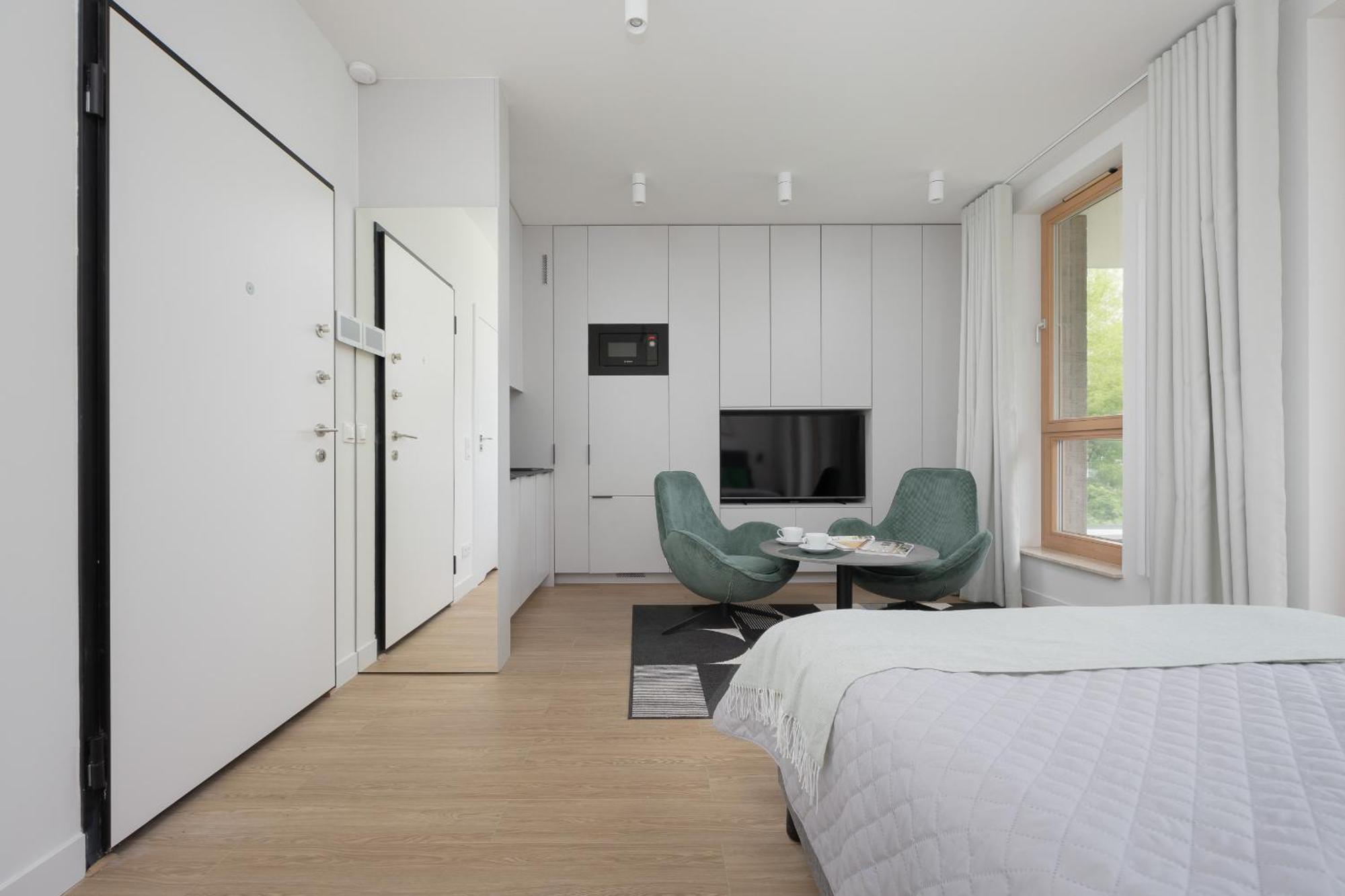 Exclusive And Modern In With Air Conditioning And Desk By Renters Prestige Varsovia