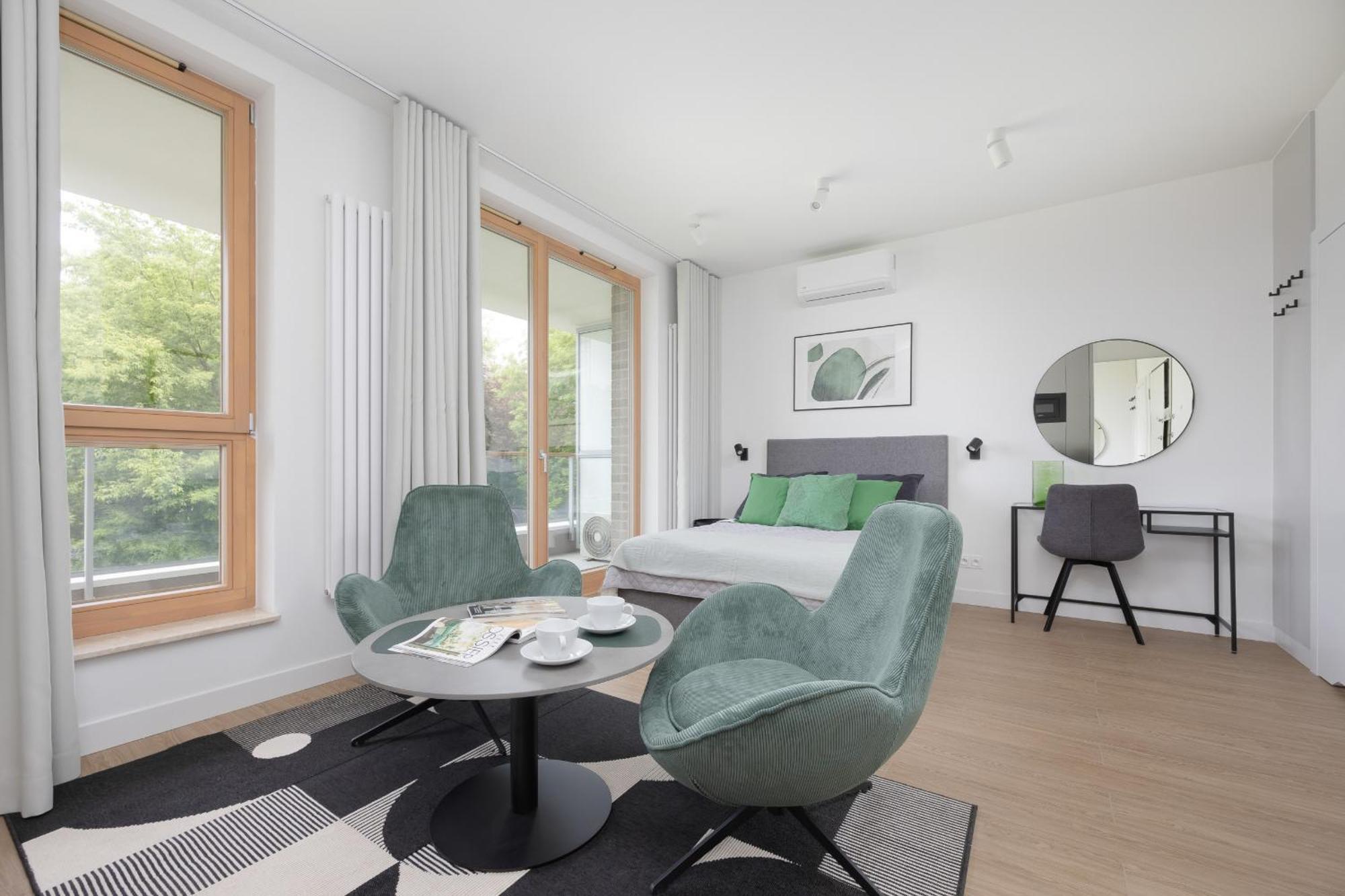 Exclusive And Modern In With Air Conditioning And Desk By Renters Prestige * Varsovia