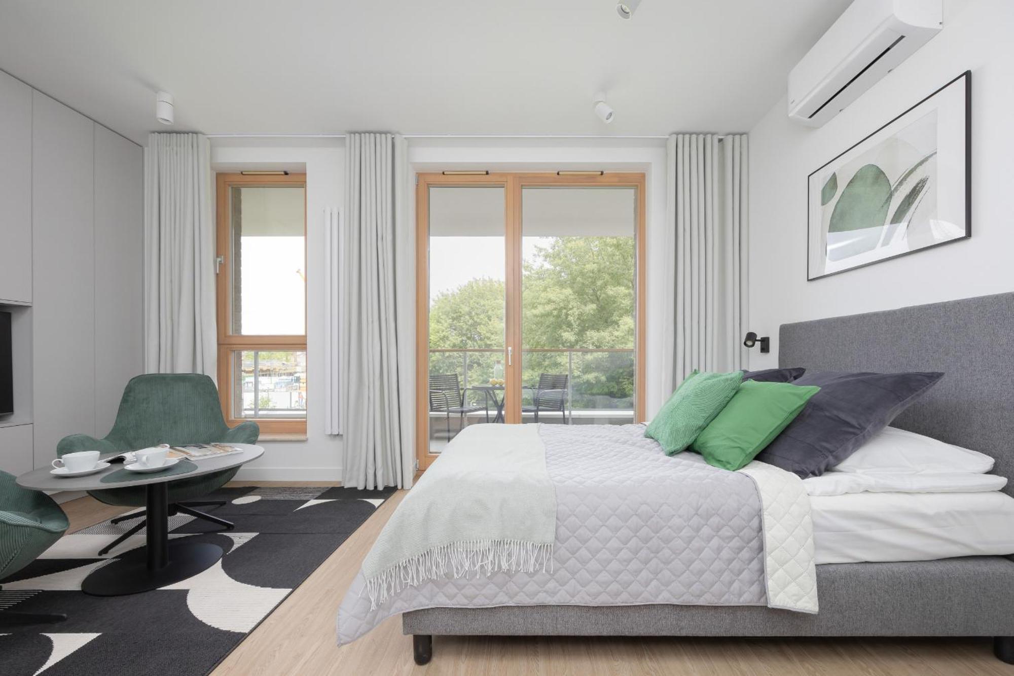Exclusive And Modern In With Air Conditioning And Desk By Renters Prestige Varsovia